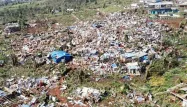 À Mayotte, les bidonvilles n'ont pas tenu face à la force des vents du cyclone Chido.