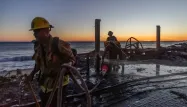 Los Angeles se prépare au retour de vents violents menaçant d'attiser les incendies qui laissent des scènes de désolation.