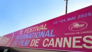 Ce "jour de l'Ukraine", avec France Télévisions, Brut et la mairie de Cannes, prévoit la programmation de trois films consacrés à la guerre au Palais des Festivals, dont un portrait du président Volodymyr Zelensky.