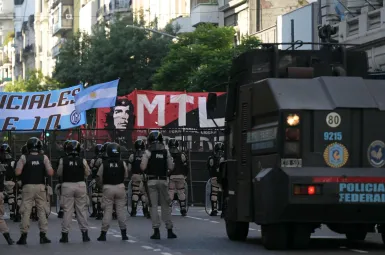 Argentine : feu vert du Parlement à Milei pour conclure un prêt crucial avec le FMI