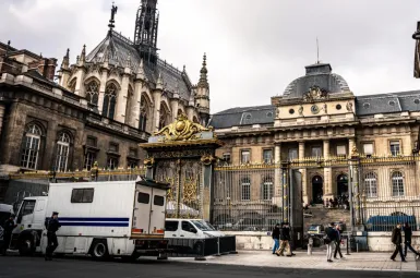 "Tous les objectifs ont été atteints et je ne regrette rien", a affirmé lundi l'Algérien Mohamed Medjdoub, jugé devant la cour d'assises spéciale de Paris pour un attentat à la bombe ayant fait une quinzaine de blessés devant une boulangerie de Lyon en mai 2019.