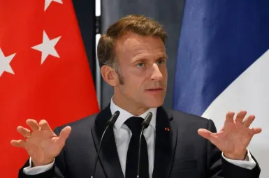Emmanuel Macron a affirmé vendredi que la décision ou non de sanctionner la Russie si elle refuse un cessez-le-feu en Ukraine était un "test de crédibilité" pour les États-Unis de Donald Trump.