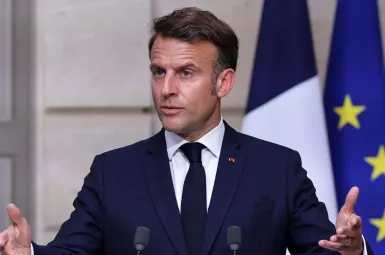 Emmanuel Macron se rendra le 15 juin au Groenland, territoire du Danemark convoité par Donald Trump, a annoncé l'Élysée dans un communiqué.