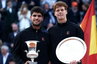 Carlos Alcaraz et Jannik Sinner, lors de la finale du tournoi de Rome en mai 2025