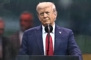 Donald Trump menace l'Iran d'une réplique maximale s'il attaque les États-Unis, puis juge un accord possible entre la République islamique et Israël.
