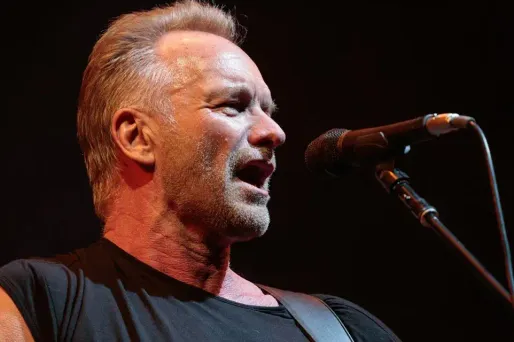 Le chanteur et musicien britannique a repris ses plus grands tubes et les a réarrangés pour qu'ils sonnent plus contemporains.