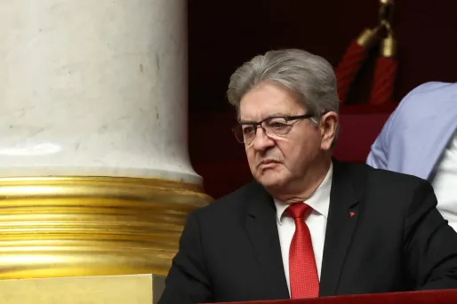Sur les réseaux sociaux, Jean-Luc Mélenchon fustige le comportement des membres du NFP face au gouvernement.
