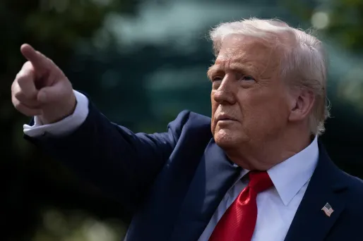 Donald Trump attaque le président de la Fed, "trop lent" à baisser les taux d'intérêt