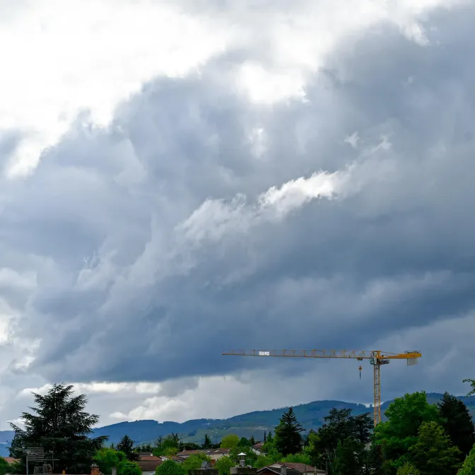 Météo : orages, pluies, chutes de grêle... À quoi faut-il s'attendre ce week-end ?